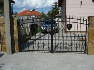 kovácsoltvas nyílókapu Kovácsoltvas nyílókapu